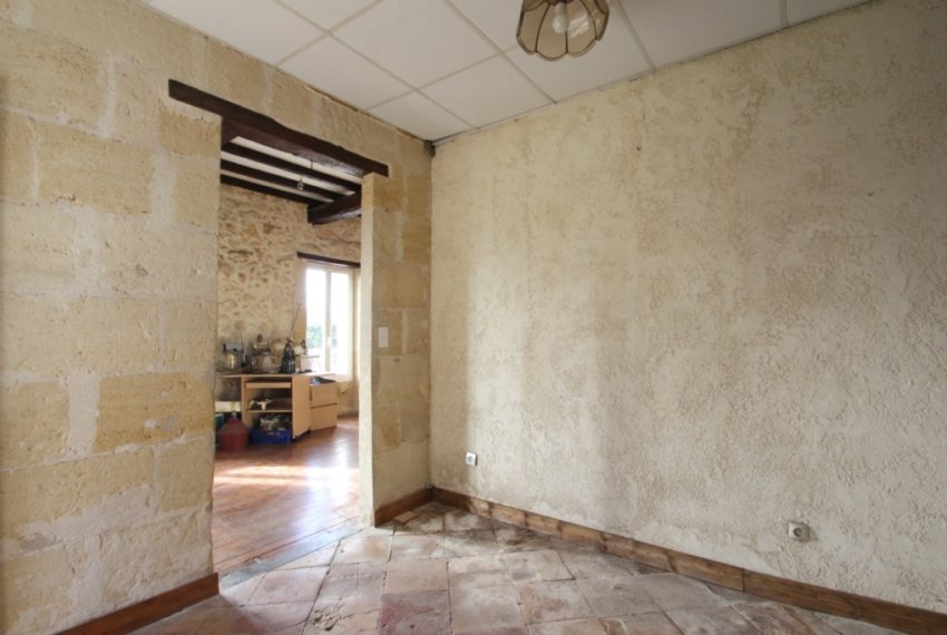 Belle maison ancienne avec travaux à Quinsac