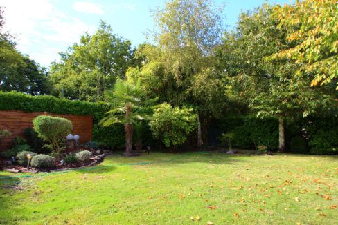 Jardin arboré pour cette maison en vente à Cestas