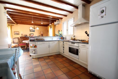 Cuisine équipée et aménagée à Tresses
