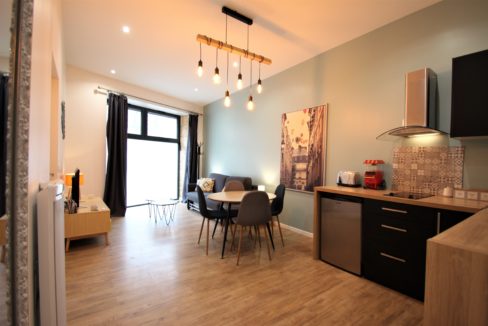 2. Local commercial à vendre - location meublée non professionnelle - Bordeaux clés en main