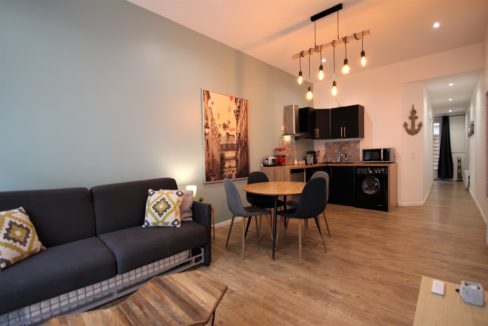 4. Local commercial à vendre - location meublée non professionnelle - Bordeaux clés en main