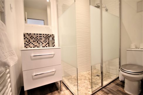 8. Local commercial à vendre - location meublée non professionnelle - Bordeaux clés en main