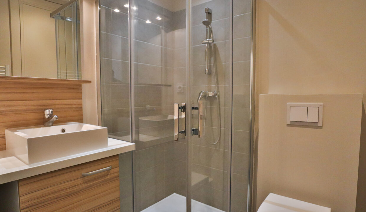 7-agence-immobilière-bordeaux-clés-en-main-salle-de-bain-studio-T1