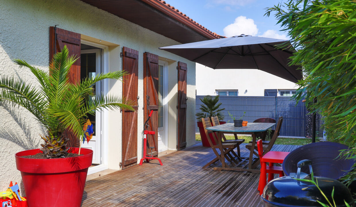 22-agence-immobilière-bordeaux-clés-en-main-maison-terrasse-jardin-parempuyre