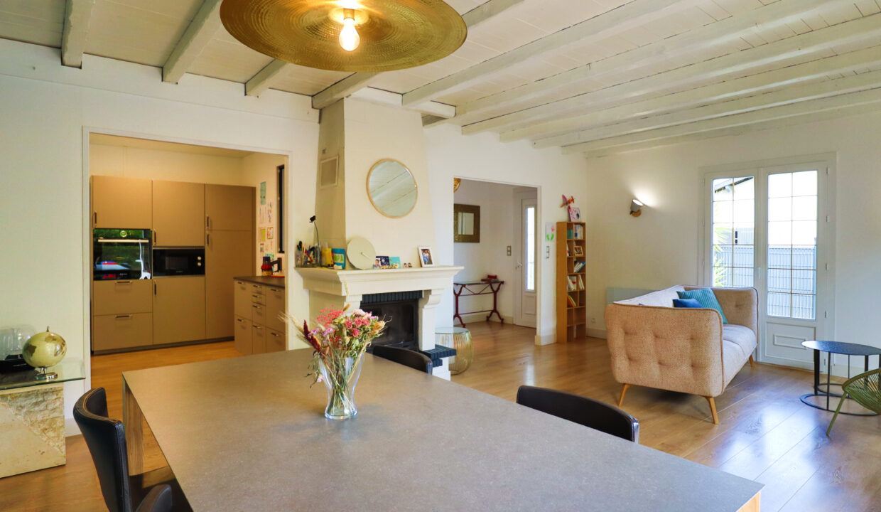 4-agence-immobilière-bordeaux-clés-en-main-maison-terrasse-jardin-parempuyre-33