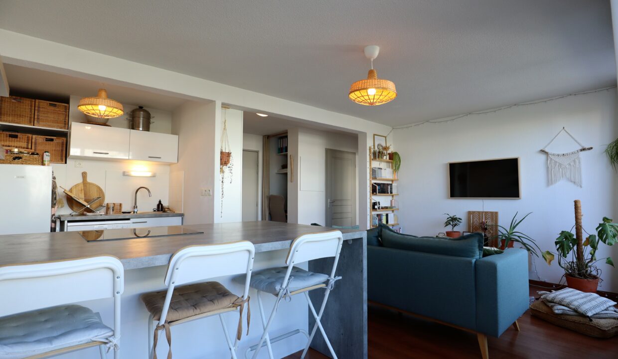 16 Appartement T2 a vendre à Bordeaux Chartrons avec place de parking. Agence immobilière Bordeaux Clés en Main (4)