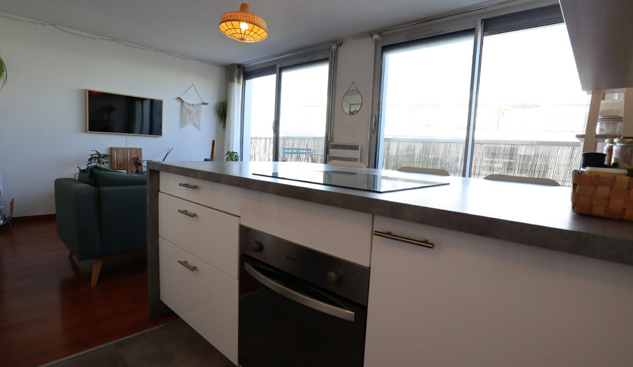 6 Appartement T2 a vendre à Bordeaux Chartrons avec place de parking. Agence immobilière Bordeaux Clés en Main (8)