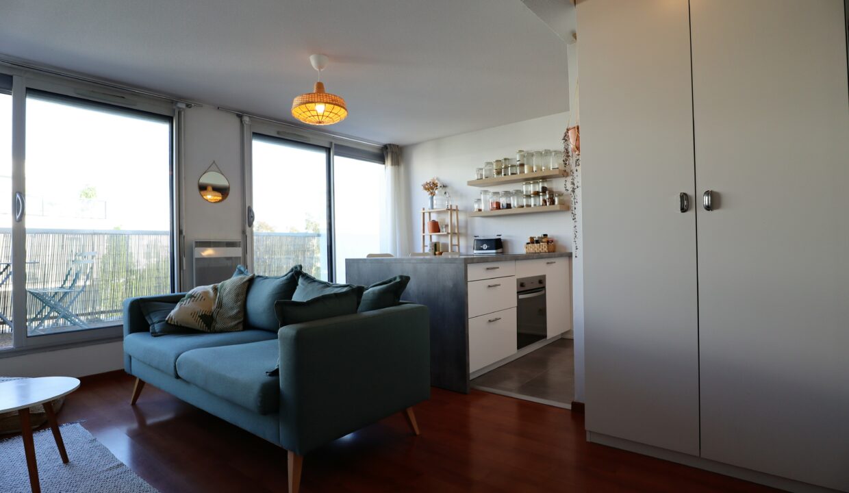 8 Appartement T2 a vendre à Bordeaux Chartrons avec place de parking. Agence immobilière Bordeaux Clés en Main (10)