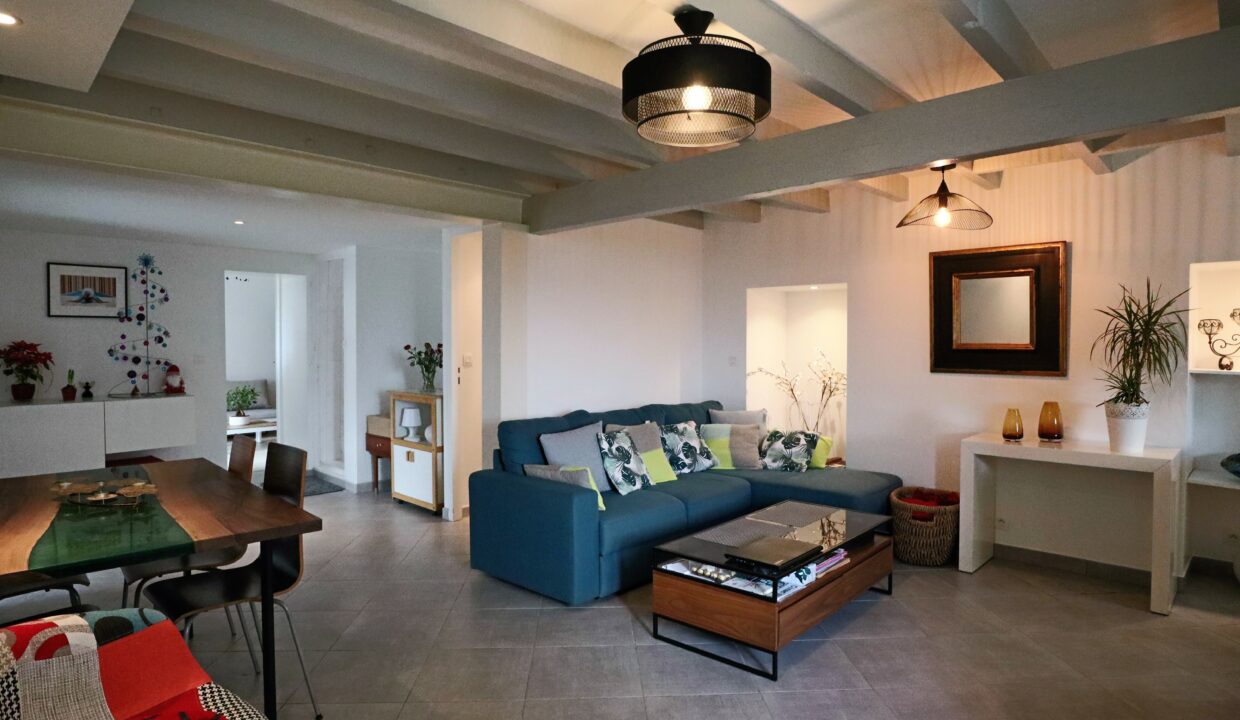1. A vendre maison rénovée 3 chambres et jardin à Cénac 33360 - Agence immobiliere bordeaux clés en main (1)