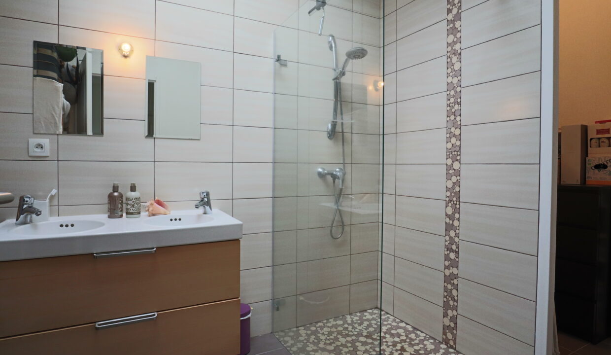1. A vendre maison rénovée 3 chambres et jardin à Cénac 33360 - Agence immobiliere bordeaux clés en main (14)