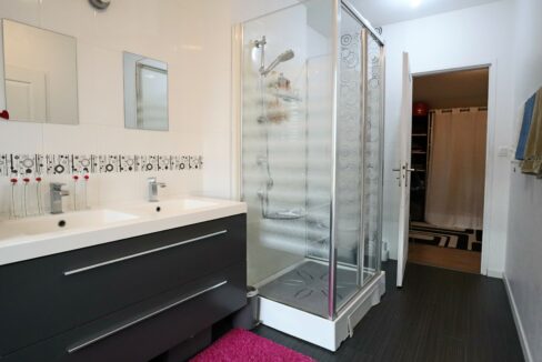1. A vendre maison rénovée 3 chambres et jardin à Cénac 33360 - Agence immobiliere bordeaux clés en main (17)