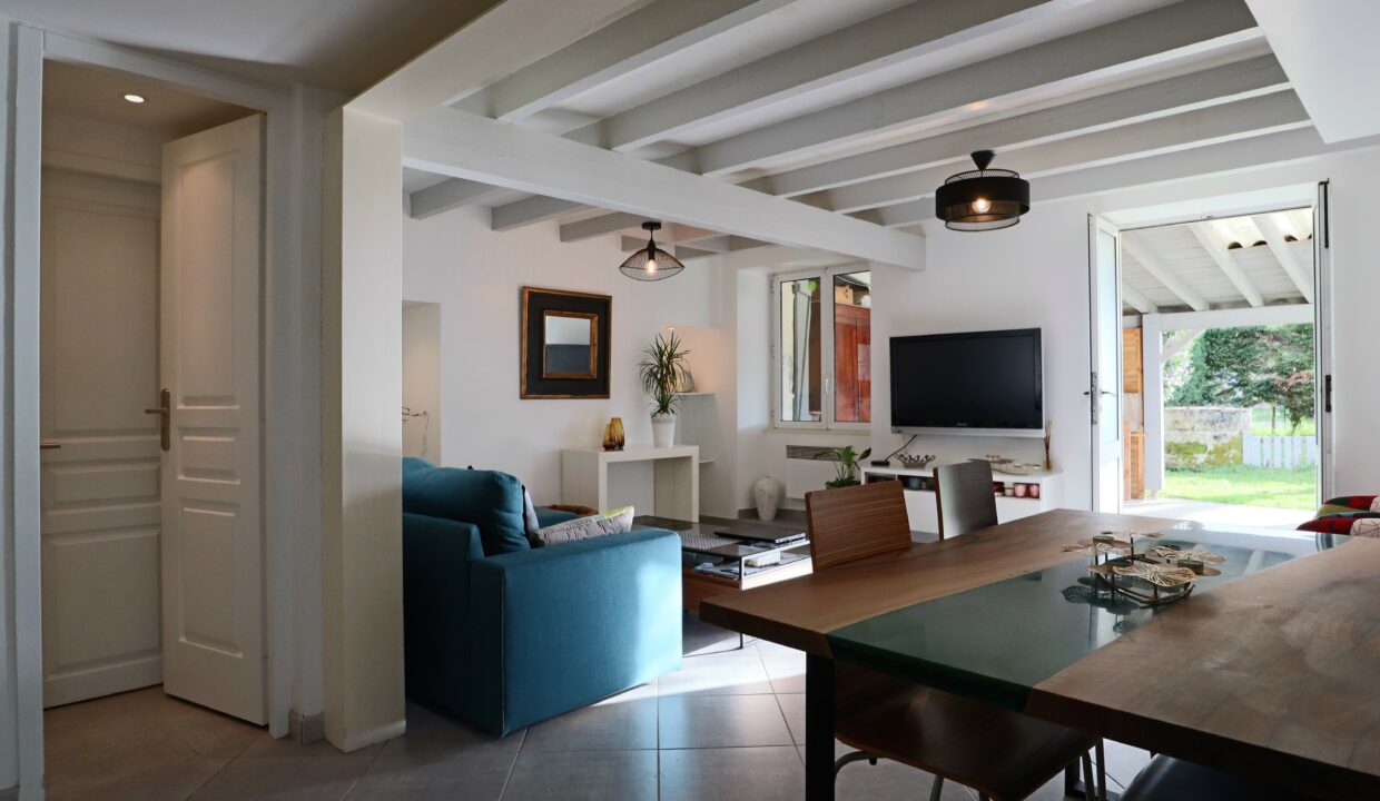1. A vendre maison rénovée 3 chambres et jardin à Cénac 33360 - Agence immobiliere bordeaux clés en main (4)