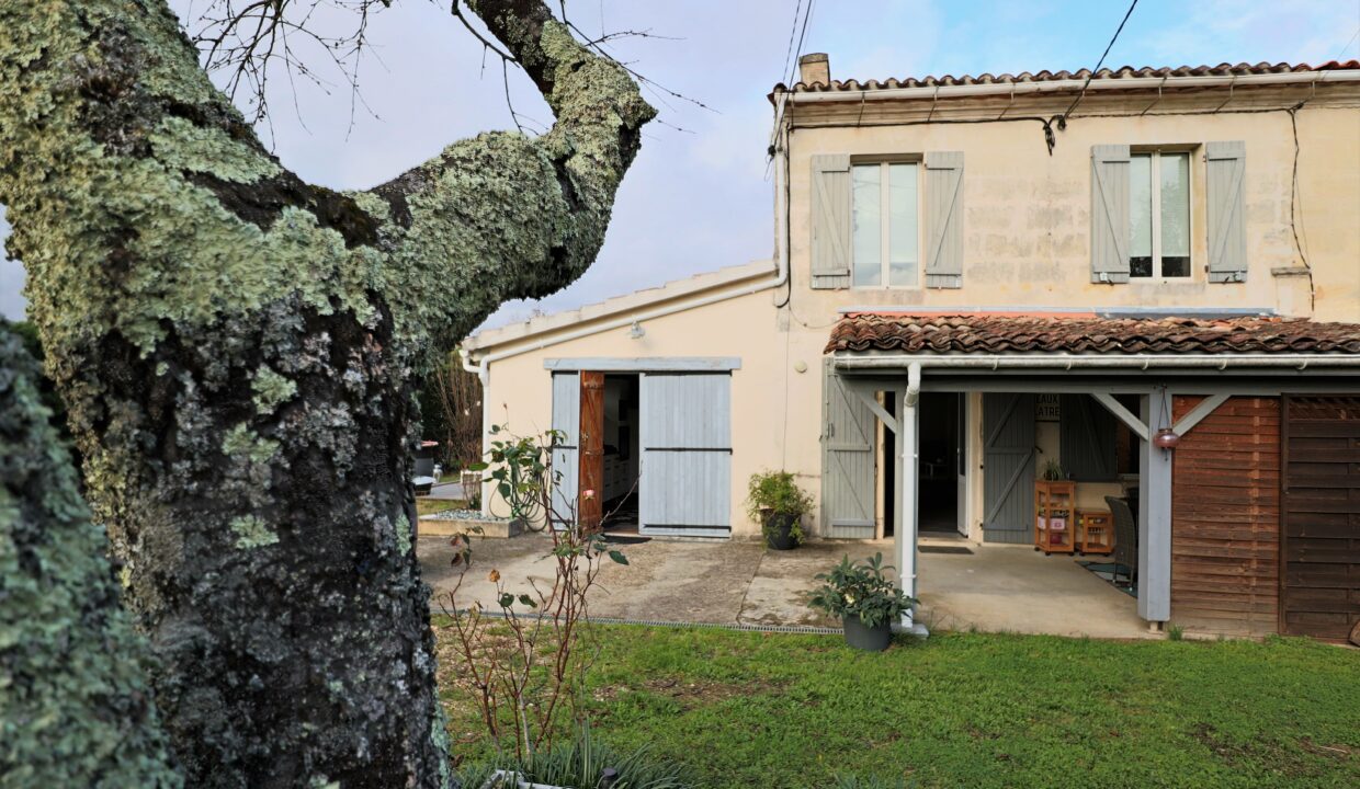 1. A vendre maison rénovée 3 chambres et jardin à Cénac 33360 - Agence immobiliere bordeaux clés en main (9)