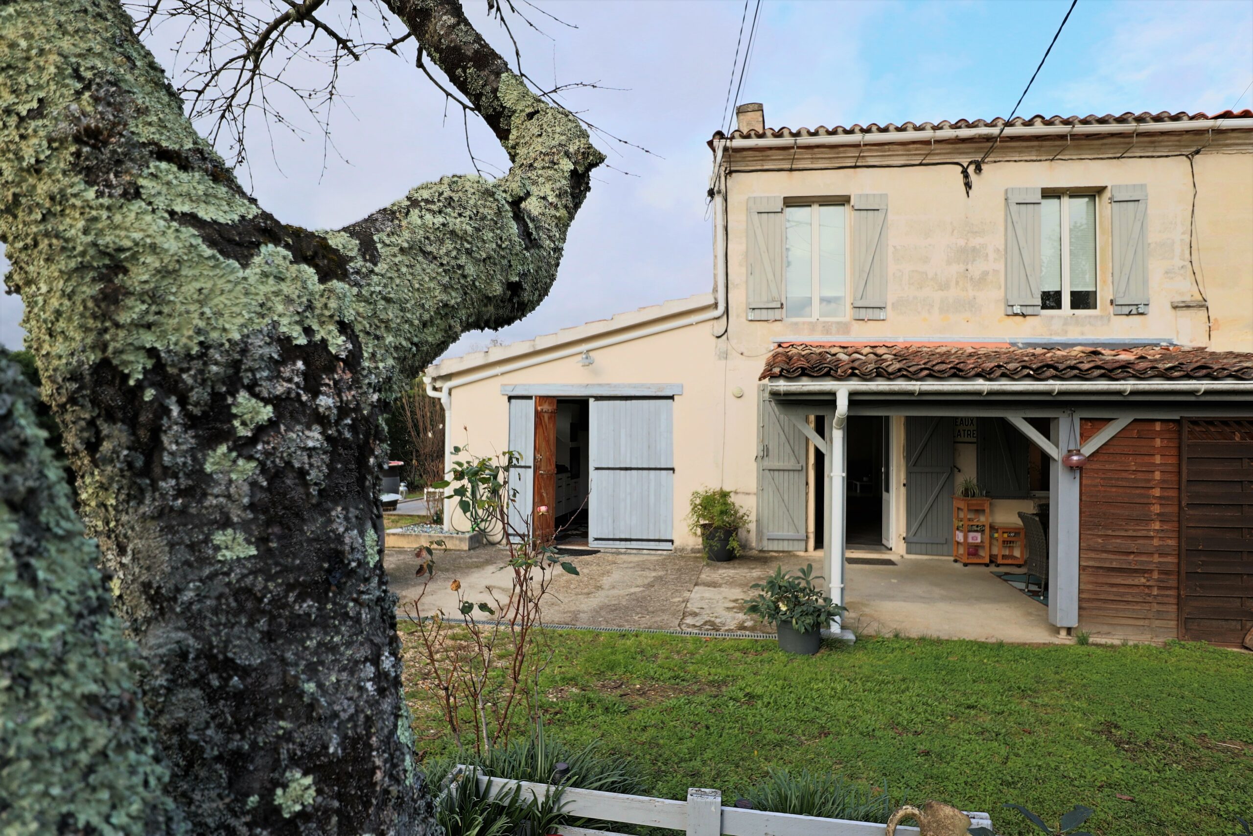 Charmante échoppe bordelaise avec jardin et garage à vendre